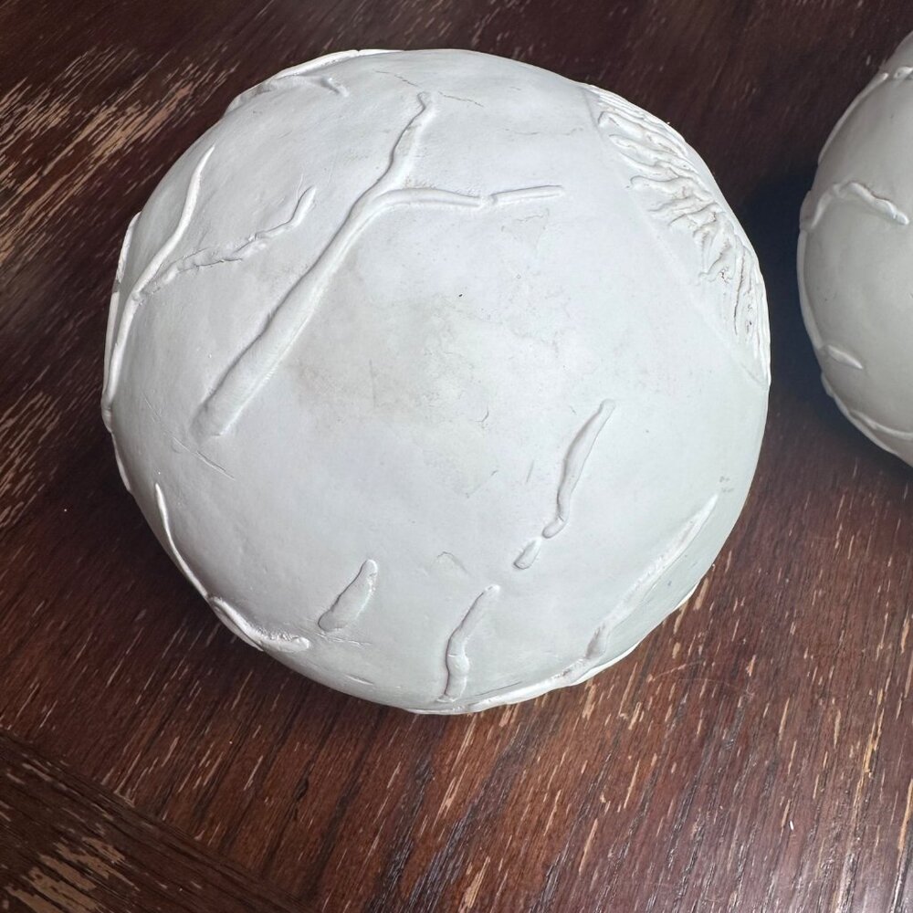 Large White Ceramic Eyeball Bookends With Sculpted Vein & Iris Details - Picture 6 of 13